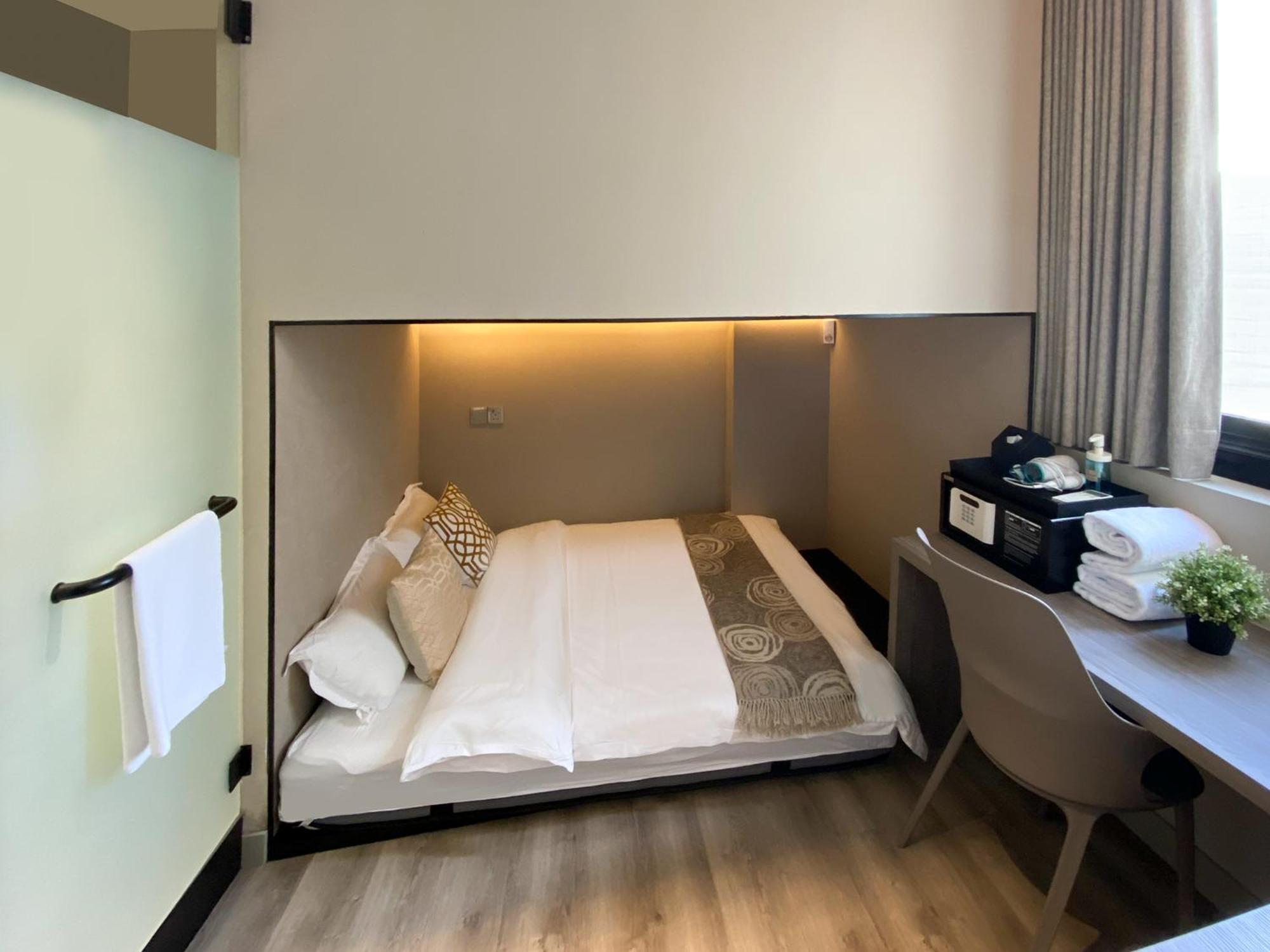 St Signature Jalan Besar, Short Overnight, 8 Hours, 1159pm-8am Khách sạn 3*